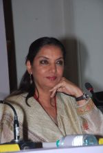Shabana Azmi at Mukesh Batra_s Healing with Homeopothy book launch in Crossword, Kemps Corner on 21st Sept 2011 (28).JPG